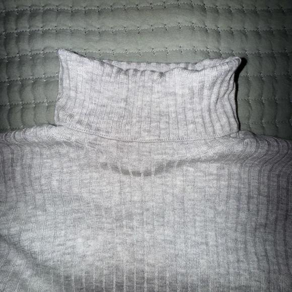 Vince Ribbed Turtleneck Long Sleeve Top – Heather Gray. Size Medium - Picture 5 of 14